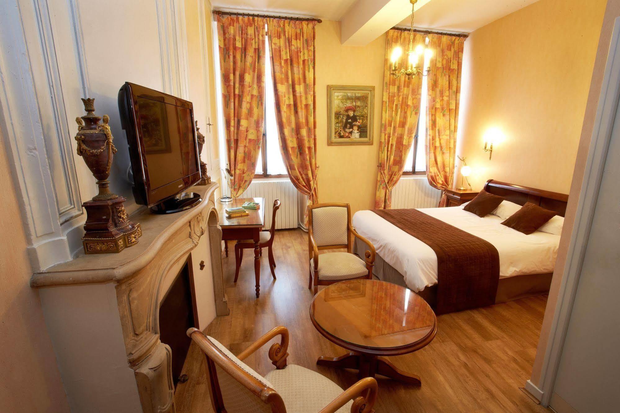 Logis Hotel - Le Relais Saint Vincent Ligny-le-Châtel Eksteriør billede