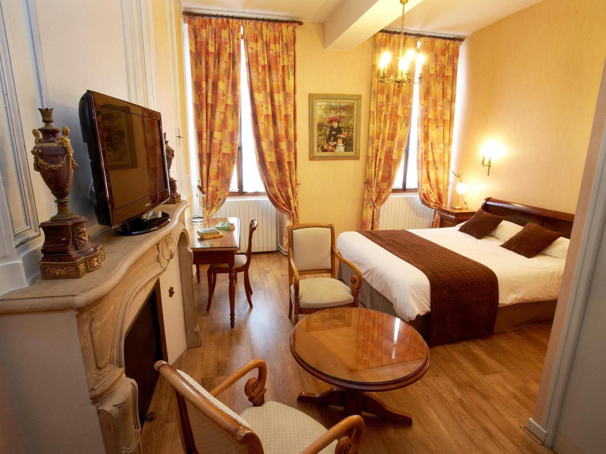 Logis Hotel - Le Relais Saint Vincent Ligny-le-Châtel Eksteriør billede